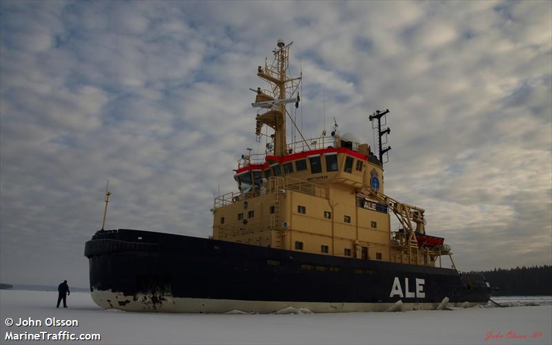 ale (Icebreaker) - IMO 7347639, MMSI 265348000, Call Sign SBPQ under the flag of Sweden