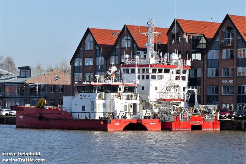 magnificat (Research Vessel) - IMO 8513675, MMSI 352114000, Call Sign HP4958 under the flag of Panama