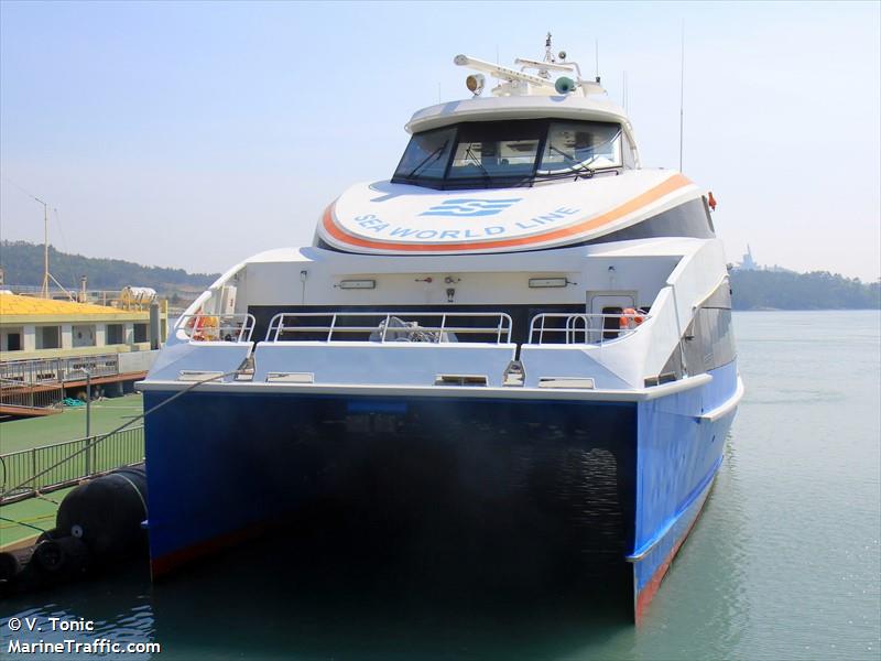 queen star 2 (Passenger Ship) - IMO 9694880, MMSI 440014510, Call Sign D7AI under the flag of Korea