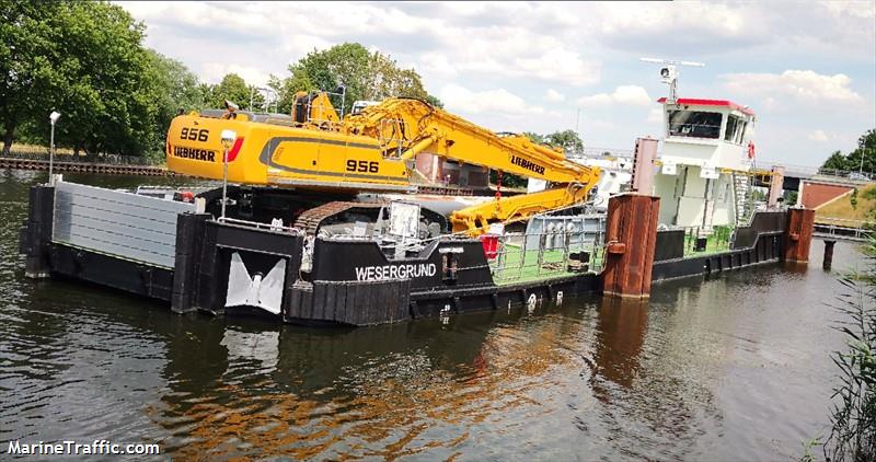 wesergrund (Dredging or UW ops) - IMO , MMSI 211387130, Call Sign DK6124 under the flag of Germany