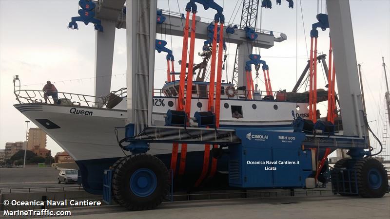 queen (Fishing vessel) - IMO , MMSI 247150160 under the flag of Italy
