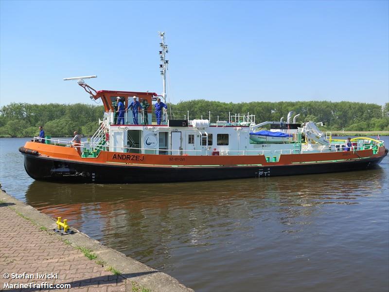 andrzej (Tug) - IMO , MMSI 261183350, Call Sign SR3350 under the flag of Poland