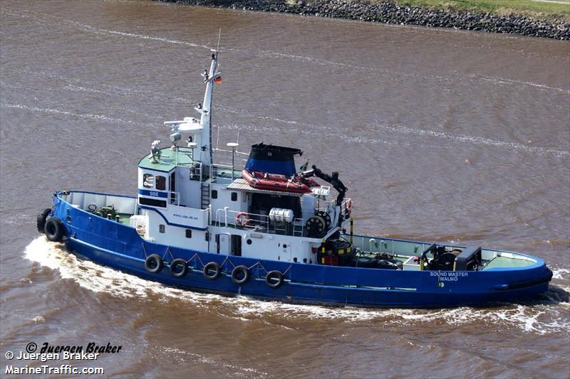 grand master (Tug) - IMO 5153711, MMSI 265592570, Call Sign SBDV under the flag of Sweden