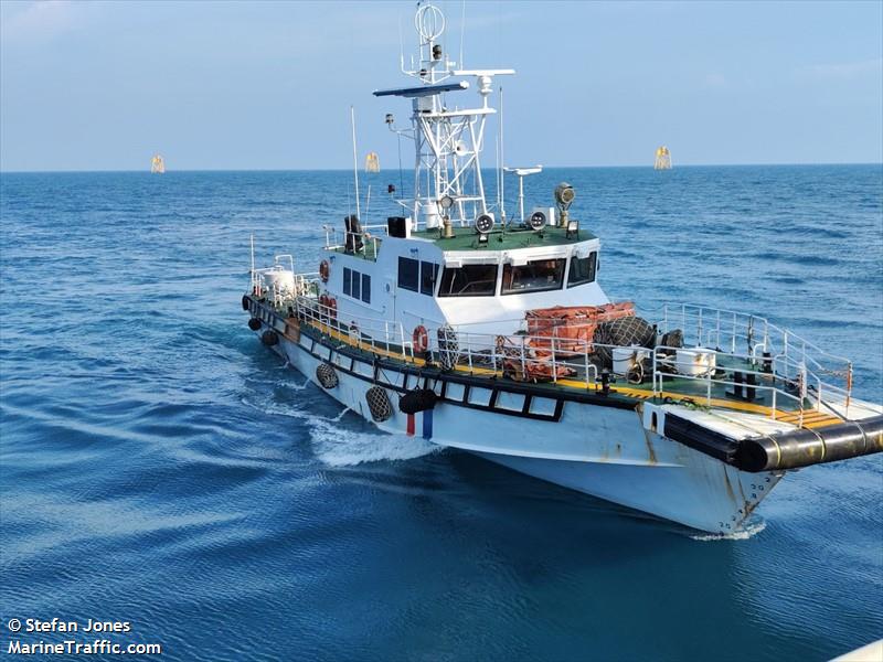 white dolphin no.3 (Dredging or UW ops) - IMO , MMSI 416005698, Call Sign BP3061 under the flag of Taiwan