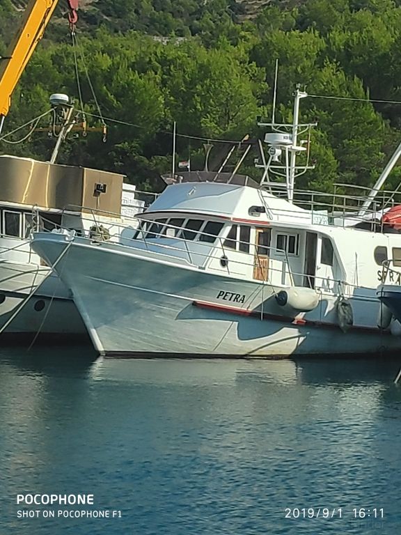 petra (Fishing vessel) - IMO , MMSI 238262740, Call Sign 9AA3242 under the flag of Croatia
