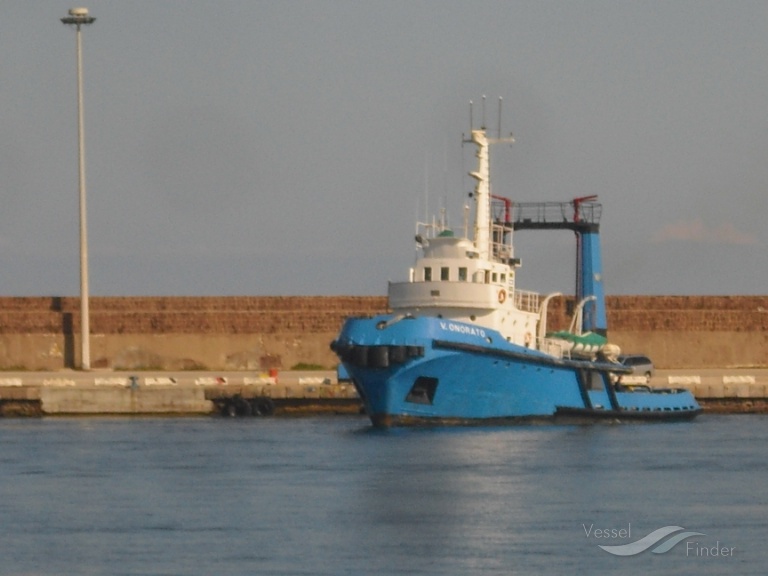 vincenzo on (Tug) - IMO 7512507, MMSI 247117000, Call Sign IPGD under the flag of Italy