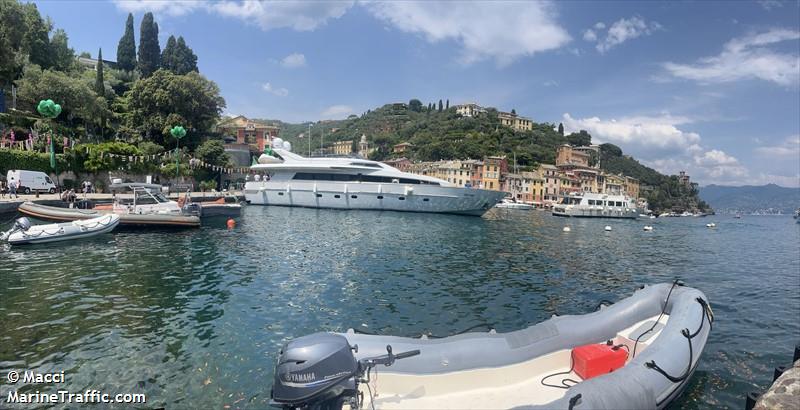 crobe (Pleasure craft) - IMO , MMSI 247675000, Call Sign IR5353 under the flag of Italy