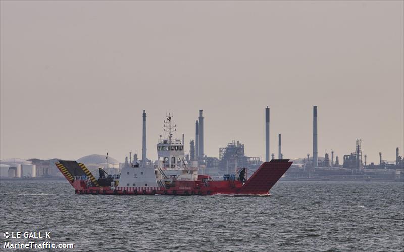 penguin tenacity (Landing Craft) - IMO 9907471, MMSI 563071330, Call Sign 9V6782 under the flag of Singapore