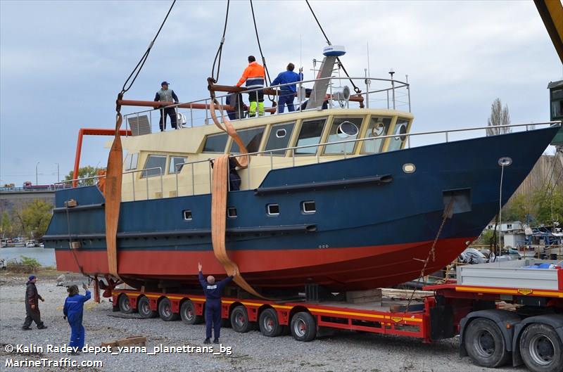 nomad (Dredging or UW ops) - IMO , MMSI 207829760, Call Sign LZH2976 under the flag of Bulgaria