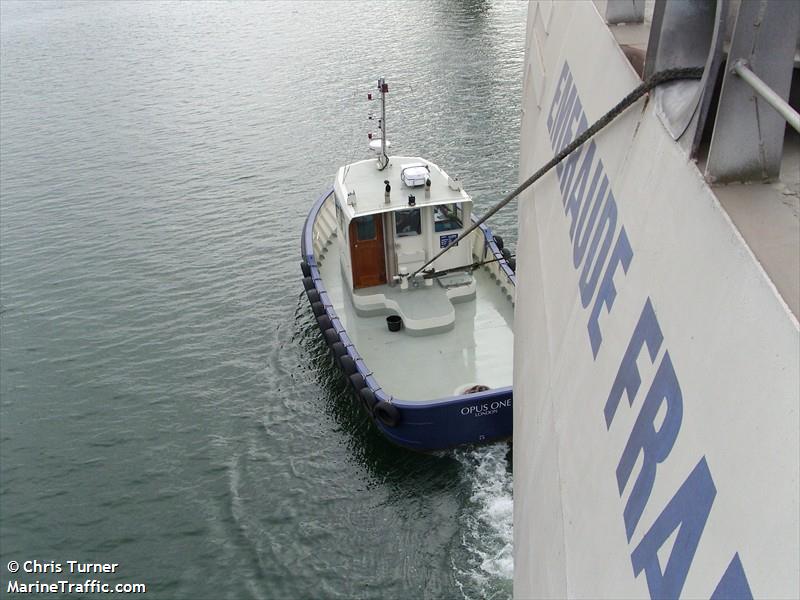 siberian (Tug) - IMO , MMSI 235075512, Call Sign 2CTA3 under the flag of United Kingdom (UK)