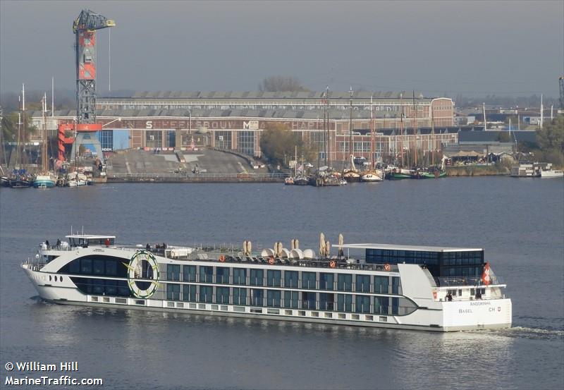 andorinha (Passenger ship) - IMO , MMSI 269057707, Call Sign HE7707 under the flag of Switzerland