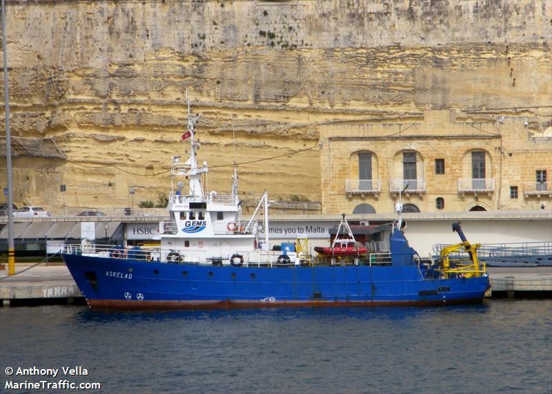 telesto (Tug) - IMO 9803015, MMSI 376137000, Call Sign J8B6023 under the flag of St Vincent & Grenadines