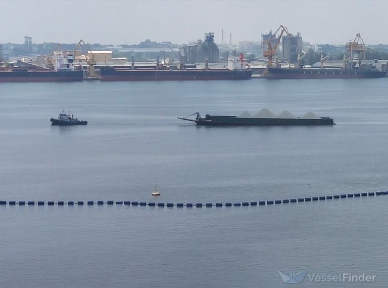 pinky dolphin (Tug) - IMO , MMSI 525015685 under the flag of Indonesia
