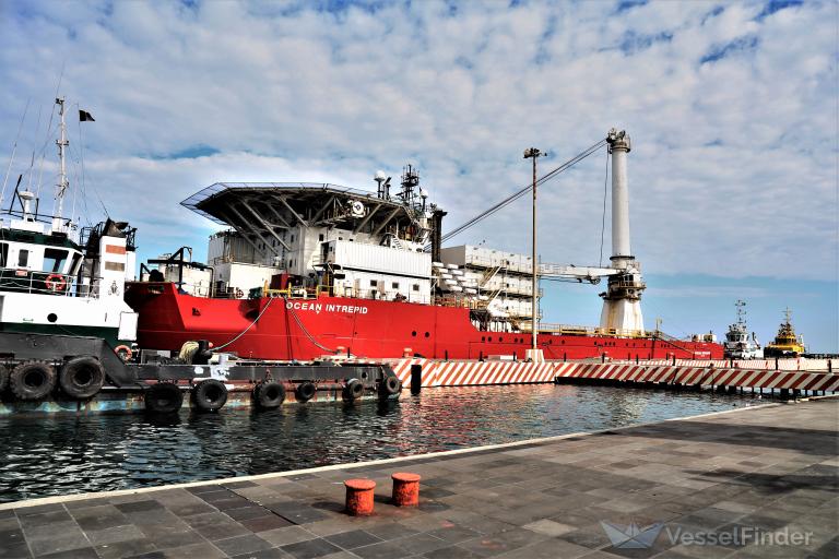 ocean intrepid (Crane Ship) - IMO 8641939, MMSI 577116000, Call Sign YJTC6 under the flag of Vanuatu