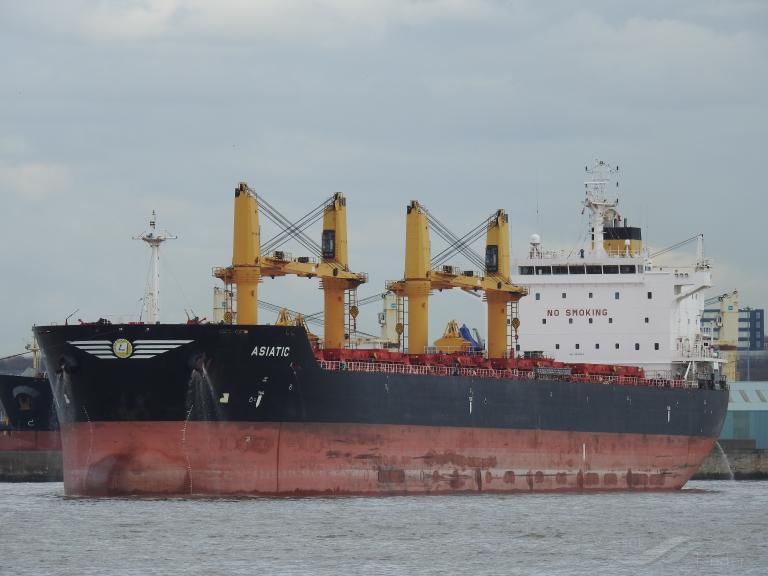 makra (Bulk Carrier) - IMO 9541813, MMSI 311001036, Call Sign C6EY5 under the flag of Bahamas