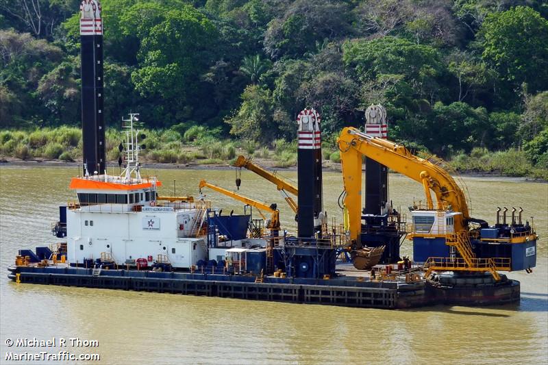 alberto a zubieta (Dredger) - IMO 9636058, MMSI 374694000, Call Sign DRG)AAZ under the flag of Panama