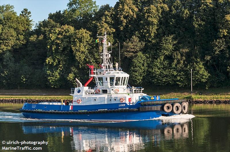 swissco sentosa (Tug) - IMO 9393890, MMSI 376947000, Call Sign J8B6094 under the flag of St Vincent & Grenadines