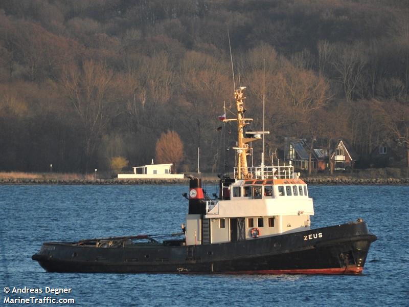 zeus (Tug) - IMO 6605503, MMSI 511100427, Call Sign T8A3574 under the flag of Palau