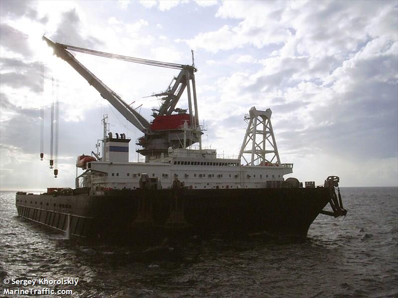 truong sa (Crane Ship) - IMO 8129644, MMSI 574075065, Call Sign 3WJC under the flag of Vietnam