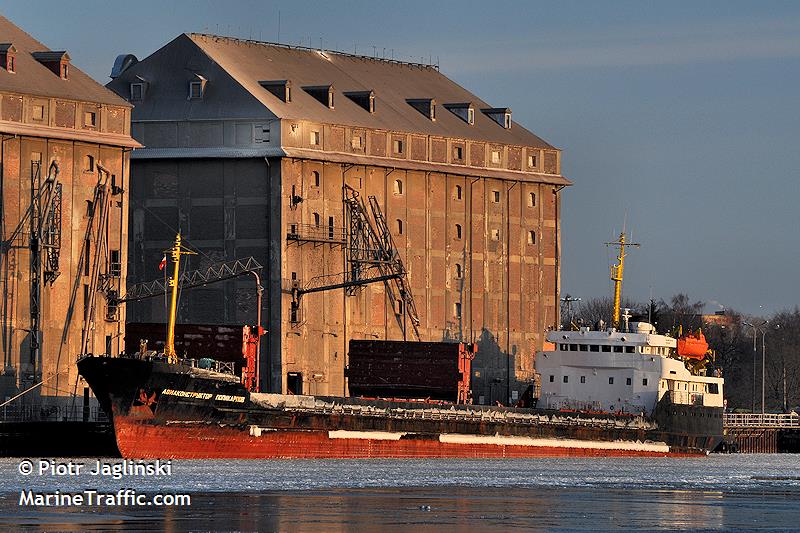 reina 1 (General Cargo Ship) - IMO 8136556, MMSI 620849000, Call Sign D6A2857 under the flag of Comoros