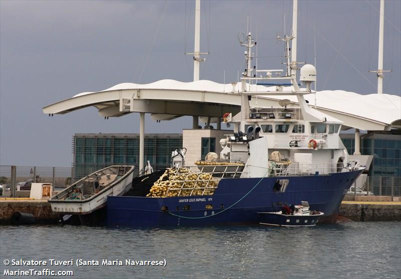 fvjanvier l.raphael (Fishing Vessel) - IMO 9293026, MMSI 226254000, Call Sign F S X U under the flag of France