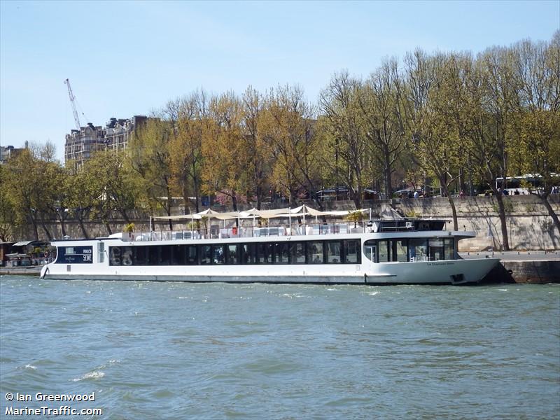 le diamant bleu (Passenger ship) - IMO , MMSI 226010450, Call Sign FM5898 under the flag of France