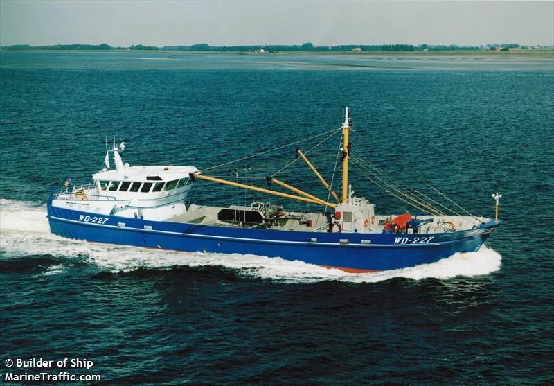 hibernia wd227 (Fishing Vessel) - IMO 9334258, MMSI 250000329, Call Sign EI5213 under the flag of Ireland
