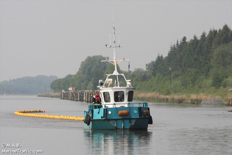 gigant (Tug) - IMO , MMSI 211180180, Call Sign DH5765 under the flag of Germany