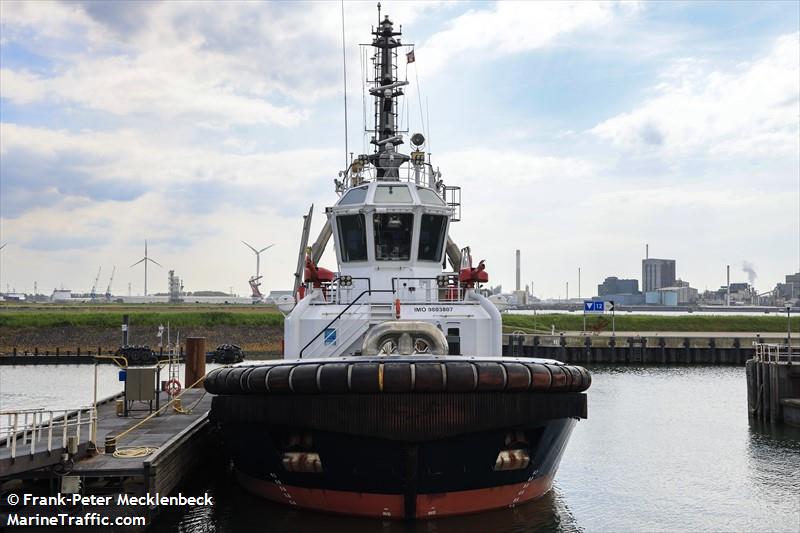 med altair (Tug) - IMO 9803807, MMSI 255806413, Call Sign CQEL2 under the flag of Madeira