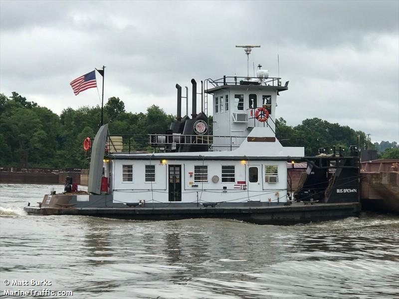bus brown (Dredging or UW ops) - IMO , MMSI 367662480, Call Sign WDH8884 under the flag of United States (USA)