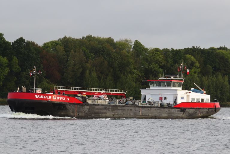 bunker service 14 (Tanker) - IMO , MMSI 211703040, Call Sign DK8648 under the flag of Germany