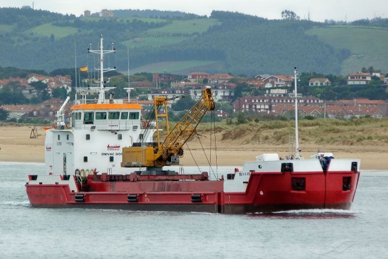 omvac doce (Hopper Dredger) - IMO 9757199, MMSI 224925000, Call Sign EAKW under the flag of Spain