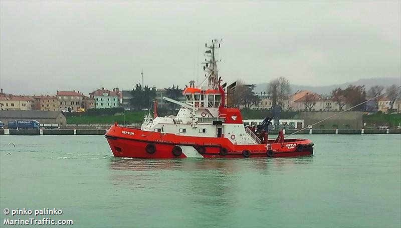 neptun (Tug) - IMO 9584932, MMSI 278645000, Call Sign S5EK8 under the flag of Slovenia