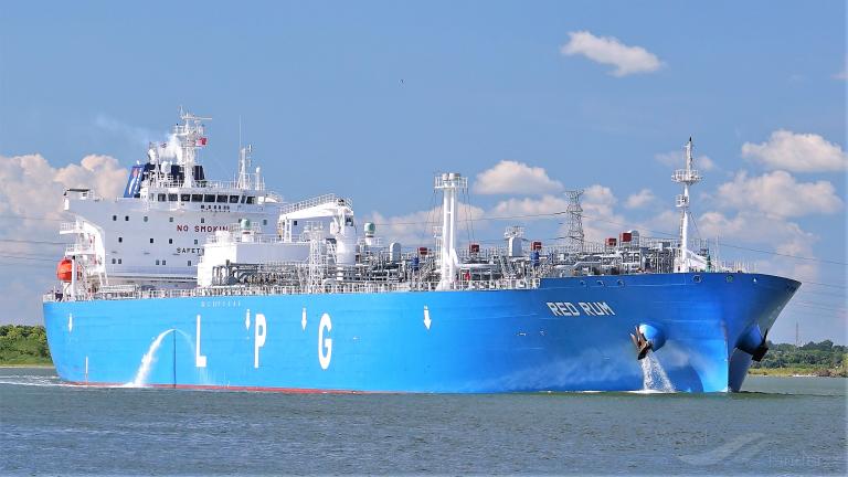 red rum (LPG Tanker) - IMO 9832793, MMSI 563097600, Call Sign 9V5585 under the flag of Singapore