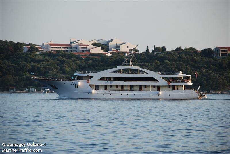 president (Passenger ship) - IMO , MMSI 238449940, Call Sign 9AA8335 under the flag of Croatia