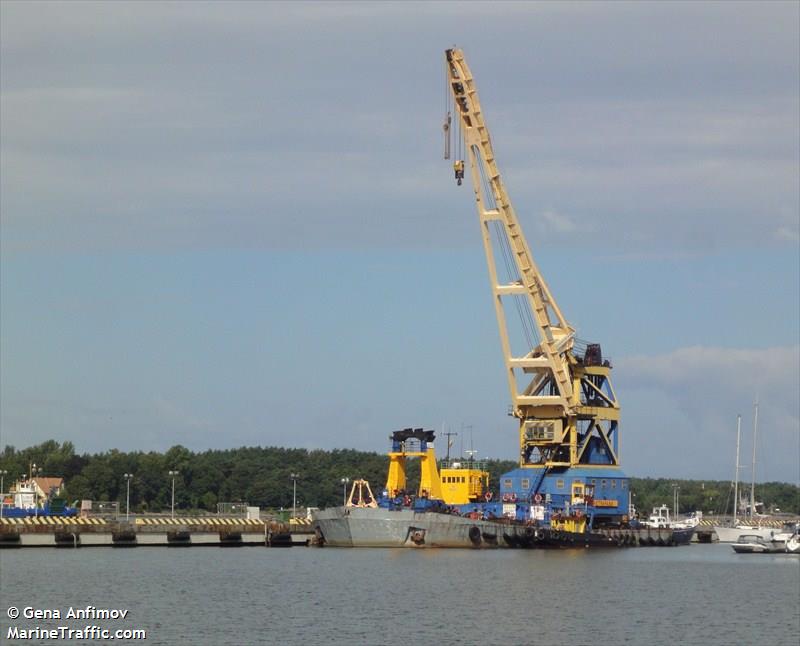 astrahana (Crane Ship) - IMO 8925543, MMSI 275282000, Call Sign YL2291 under the flag of Latvia