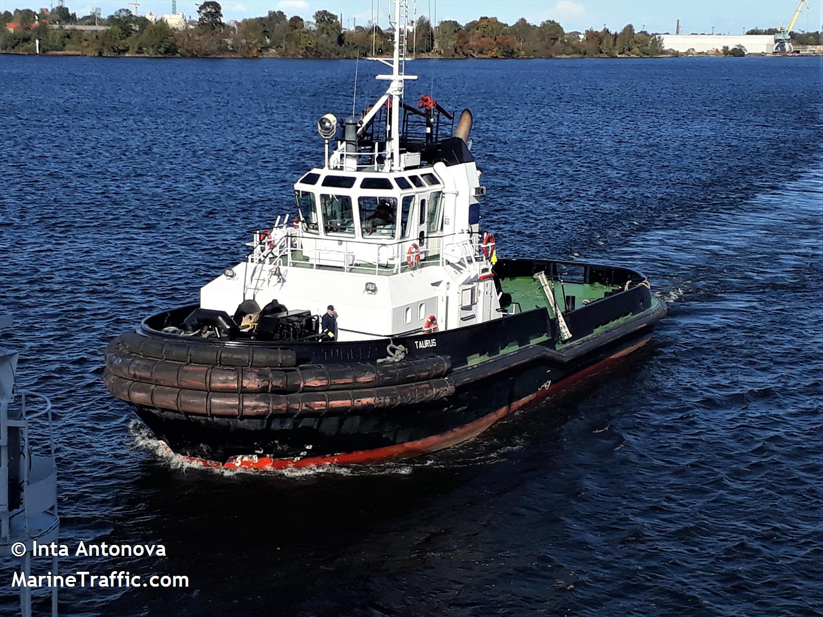 taurus (Tug) - IMO 9190432, MMSI 275475000, Call Sign YLOW under the flag of Latvia