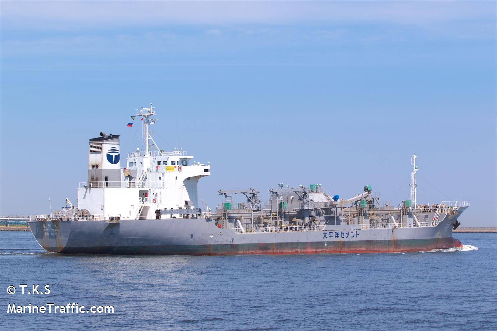 phoenix (Cement Carrier) - IMO 9169445, MMSI 431017244, Call Sign JD4983 under the flag of Japan