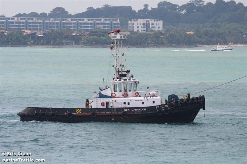 slm labrador (Tug) - IMO 9189811, MMSI 525005377, Call Sign YDB4806 under the flag of Indonesia