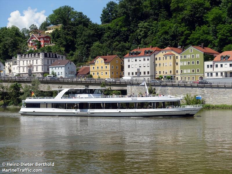 sissi (Passenger ship) - IMO , MMSI 211169180, Call Sign DC3471 under the flag of Germany