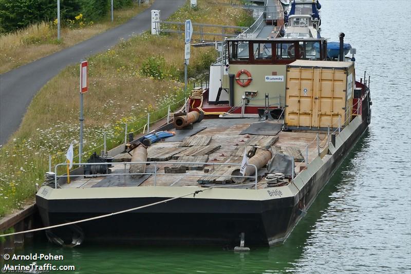 broetje (Port tender) - IMO , MMSI 211781360, Call Sign DC9042 under the flag of Germany
