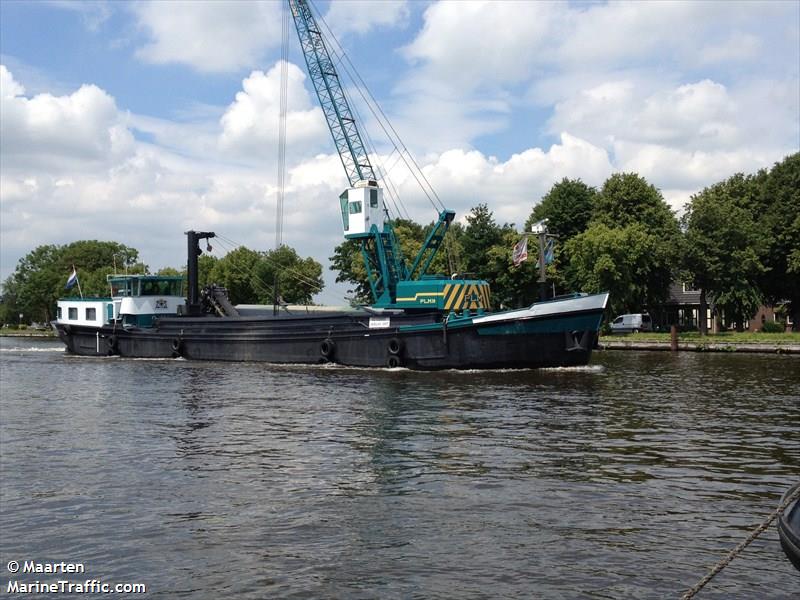 navitas (Dredging or UW ops) - IMO , MMSI 244710068, Call Sign PD2387 under the flag of Netherlands