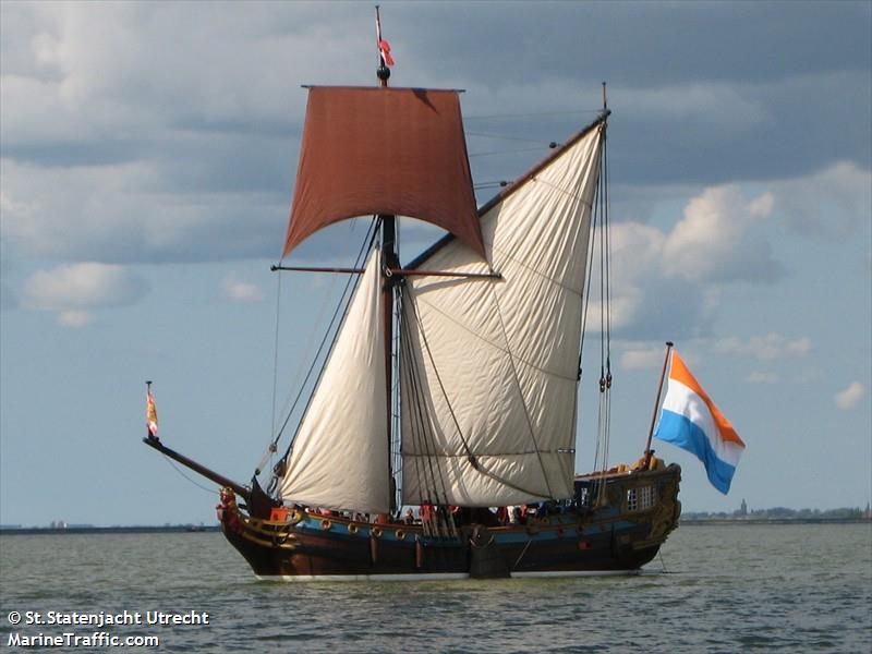 de utrecht (Passenger ship) - IMO , MMSI 244710985, Call Sign PF9282 under the flag of Netherlands