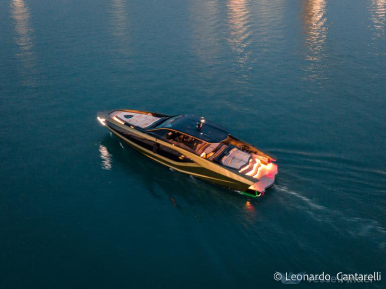 i (Pleasure craft) - IMO , MMSI 247111111 under the flag of Italy