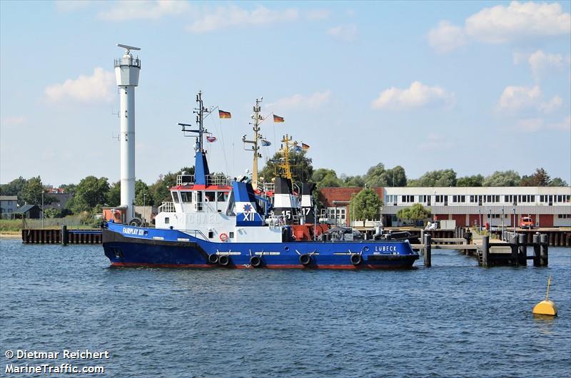 fairplay xii (Tug) - IMO 9107409, MMSI 261000536, Call Sign SNOC under the flag of Poland