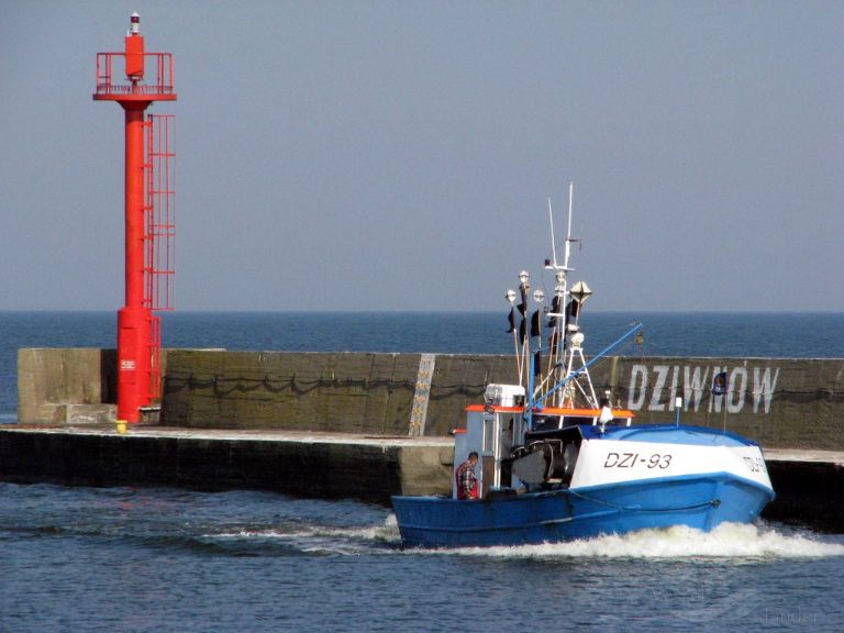 dzi-93 (Fishing vessel) - IMO , MMSI 261007060, Call Sign SPS2225 under the flag of Poland