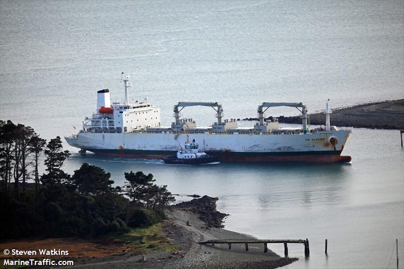 ice glacier (Refrigerated Cargo Ship) - IMO 8706789, MMSI 311001067, Call Sign C6FC2 under the flag of Bahamas