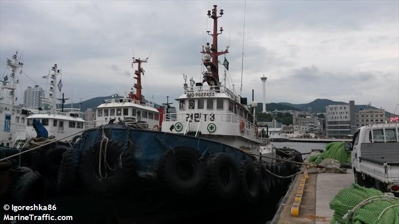 7 man sung (Tug) - IMO 9022453, MMSI 440312000, Call Sign DSOT4 under the flag of Korea