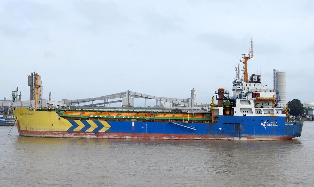 mv julianto md (Urea Carrier) - IMO 8200668, MMSI 525018005, Call Sign YDJR under the flag of Indonesia