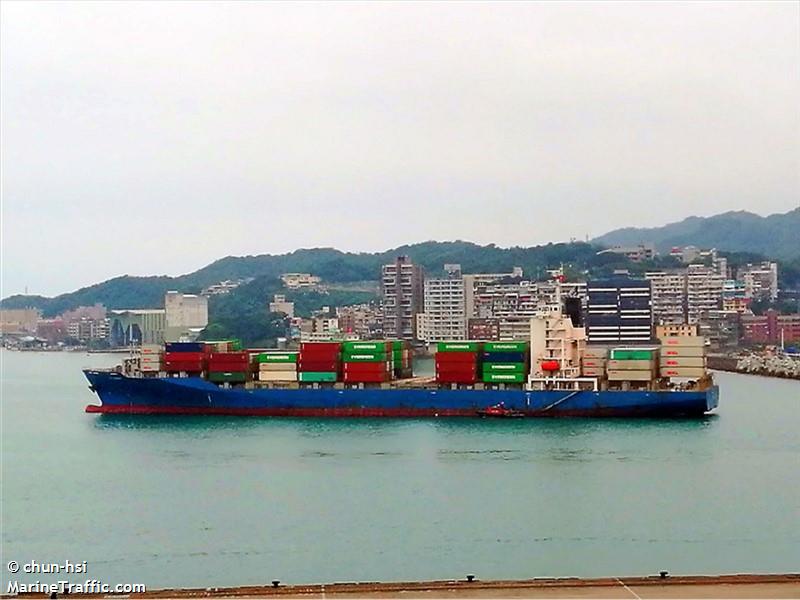 shanghai voyager (Container Ship) - IMO 9536973, MMSI 538009514, Call Sign V7A4833 under the flag of Marshall Islands